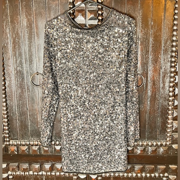 AllSaints 🖤 Sequined Low Back Long Sleeved Shift Dress SIZE US 8, UK 12 - Picture 2 of 5